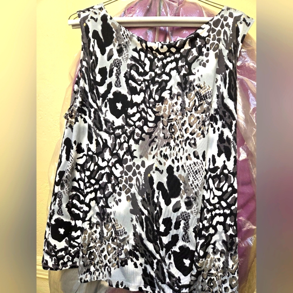 Ashley Stewart Black and White Sleeveless Blouse